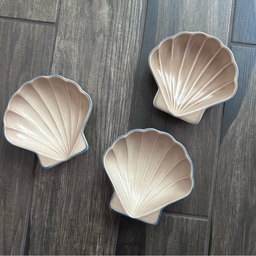 VTG Pfaltzgraff Yorktowne 242 USA Shell Bowls in Tan Set of 3